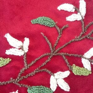 50 BEAUTIFUL Jingles & Joy Tree skirt, looped yarn embroiderybranches and leaves